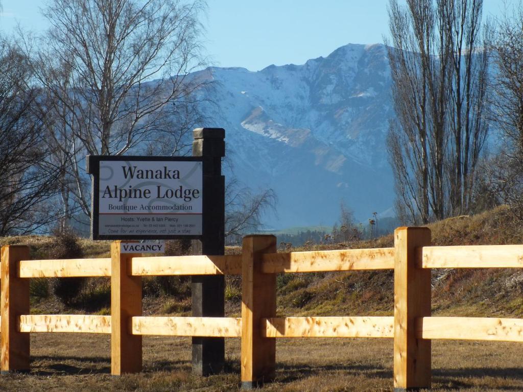 Wanaka Alpine Lodge Exterior photo